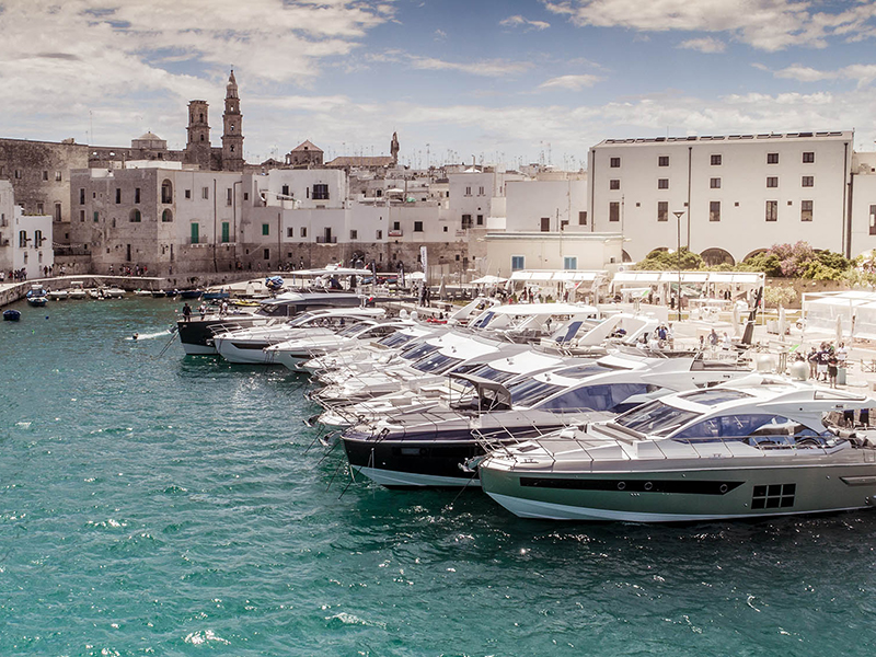 استعراضاً لأحدث يخوتها التي تجمع بين الفخامة والتقنية المتقدمة: "أزيموت بينيتّي" تنظم حدثها السنوي في مدينة بورتو مونوبلي الإيطالية